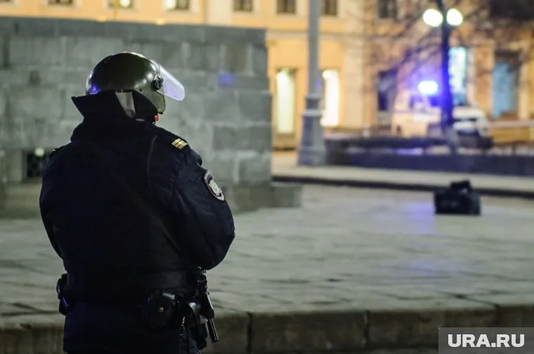 Полиция оцепила периметр
