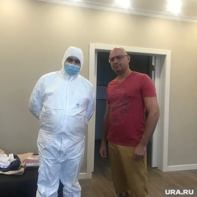 Экс-чиновник мэрии Нижневартовска Эдмонд Игошин (справа) сейчас находится на карантине