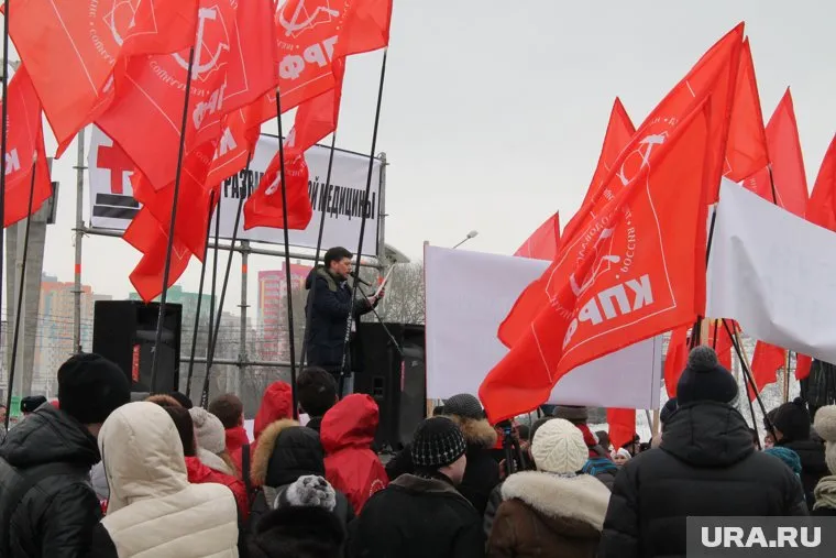 Три сотни пермяков в выходной день вышли с требованием уволить главу минздрава