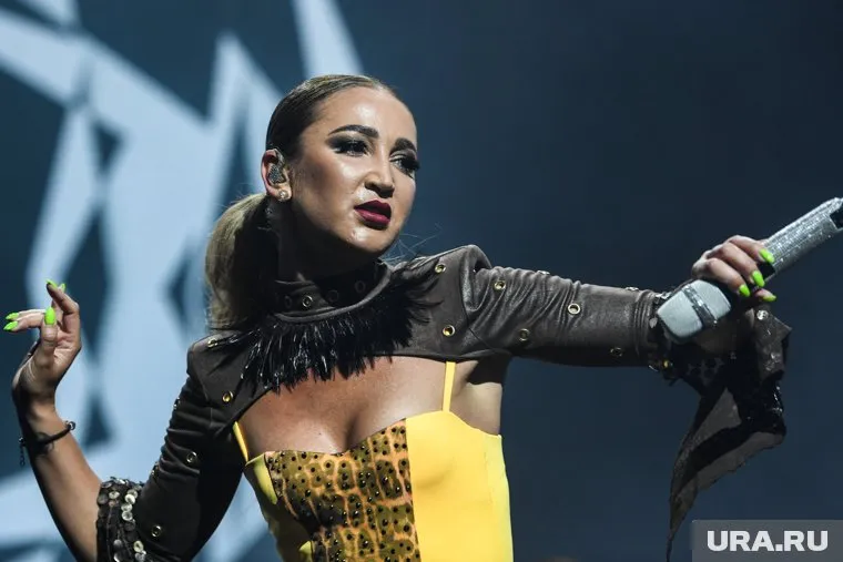 Ребенок попросил Бузову помочь ему купить лекарство