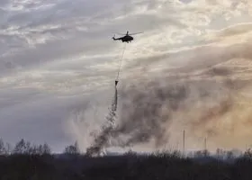Жители горящего свердловского поселка попросили у Путина вертолет