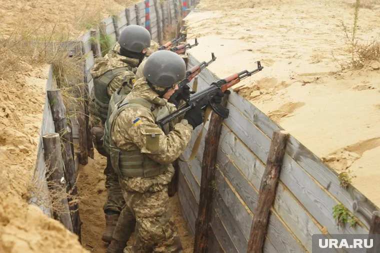 Правительство Украины пытается избежать паники среди военных, сказал Василий Ткач