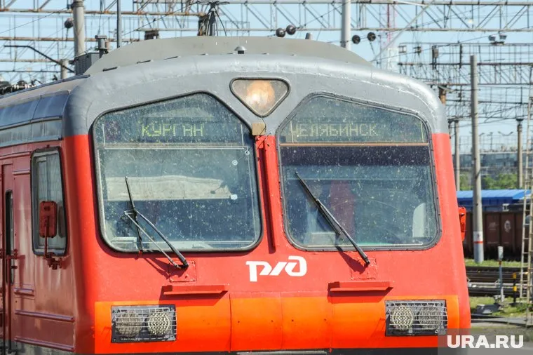 Жители ЯНАО задерживаются в пути из-за аварии на Северной железной дороге в Коми