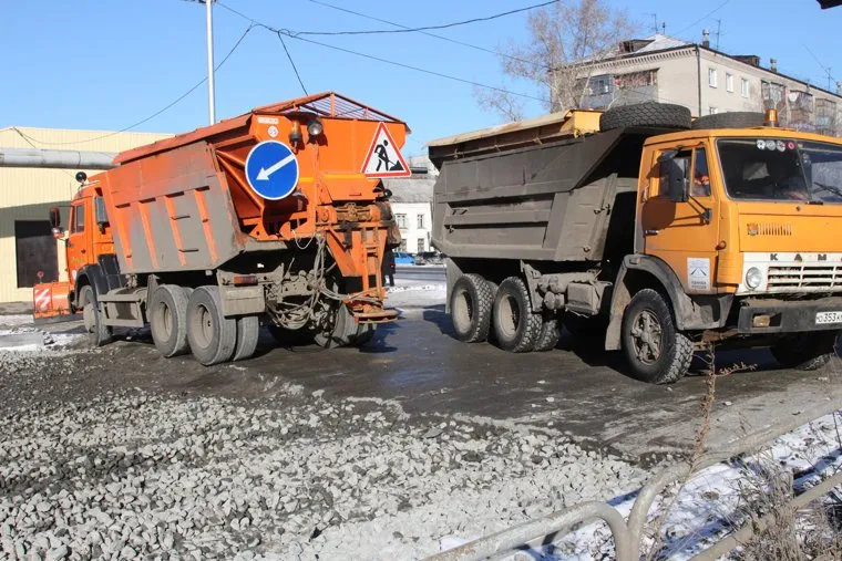 Ремонт дороги ул Бажова  Курган  , дорожные работы, ремонт, самосвал