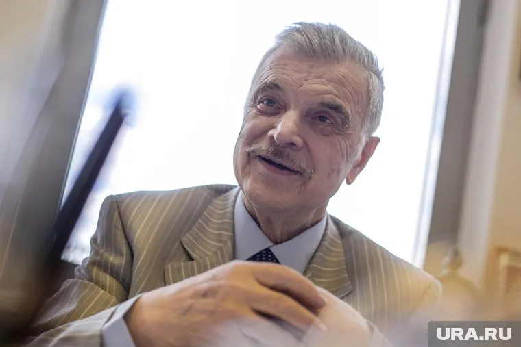 Экс-глава Верховного Совета РФ Руслан Хасбулатов рассказал URA.RU о просчетах власти