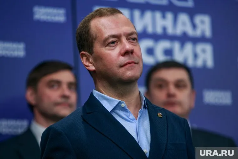 Дмитрий Медведев вернул экс-губернатора Севастополя в Минпромторг