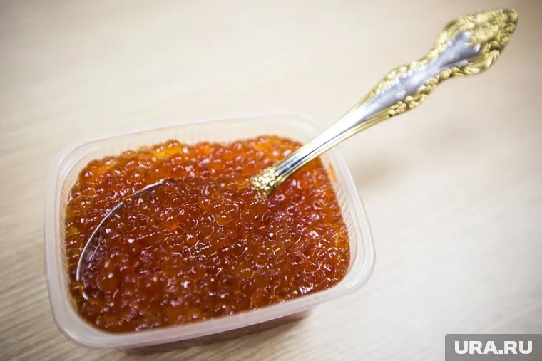 За килограмм красной икры челябинцам придется выложить более десяти тысяч рублей