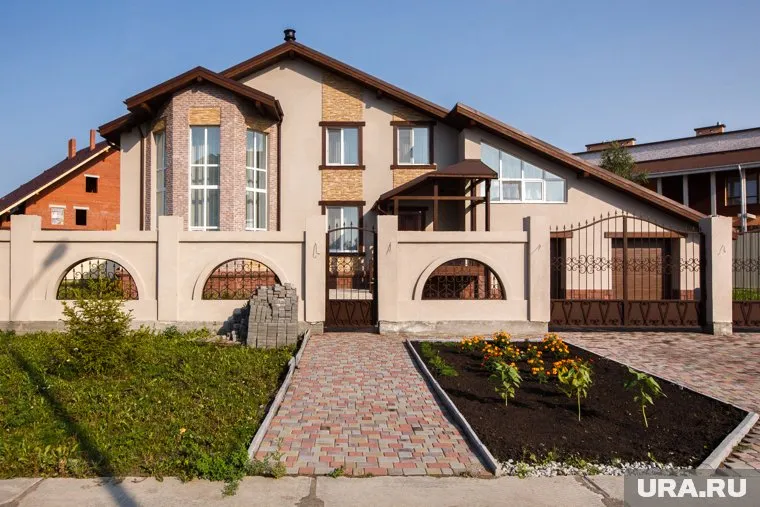 В доме панорамное остекление