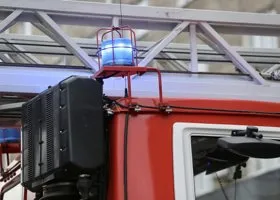 Пожар, охвативший завод в Подмосковье на 4 000 квадратов, удалось заснять вблизи