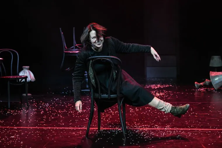 Репетиция моноспектакля Piaf. Любовь не по нотам в частном универсальном театре Theatrum. Верхняя Пышма