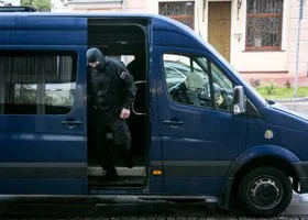 Во время задержания транссексуала* курганские силовики провели обыски по 10 адресам экстремистов