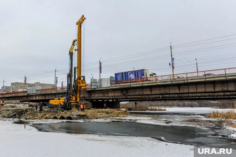Подготовительные работы к ремонту Ленинградского моста уже начались