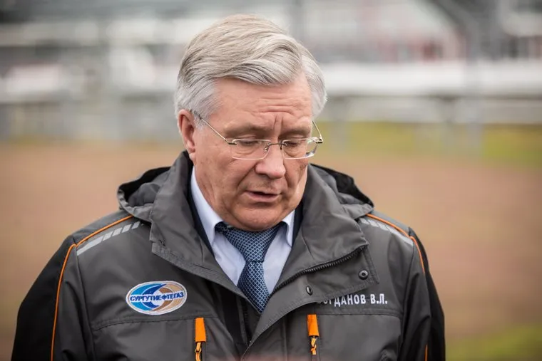 Клипарты и адресники. Сургут, сургутнефтегаз, богданов владимир, нефть, глаза вниз, глаза в пол