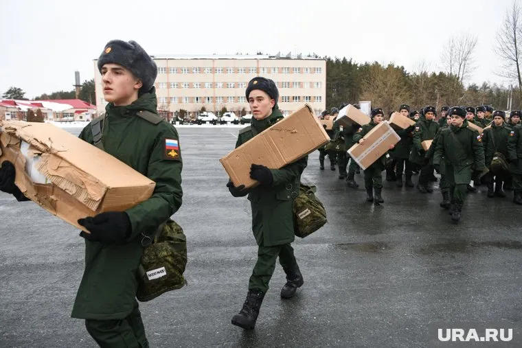 Вероятно, весенний призыв 2023 года пройдет традиционно, уточнил Андрей Картаполов