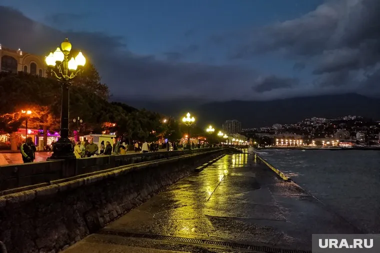 На западе Крыма все спокойно, подтвердил Олег Крючков