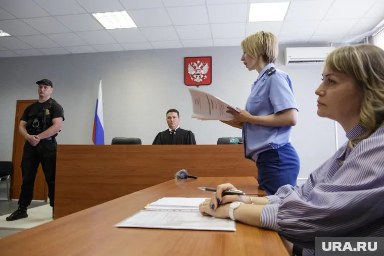 Прокурор зачитывает заключение по делу DJ Smash