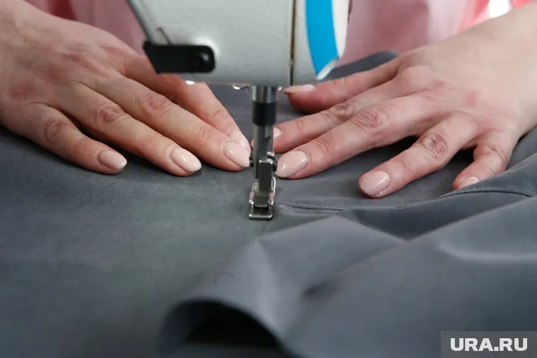 Предприятие по пошиву российской спортивной формы принадлежит гражданам Италии, заявил Виктор Микита