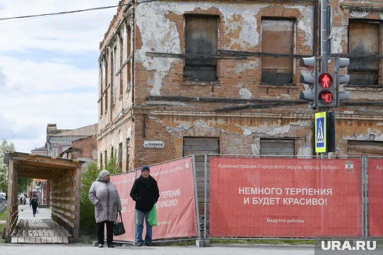 Зданий, которые нуждаются в ремонте, в Ирбите много
