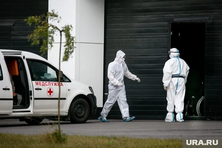 Медики продолжают работать в авральном режиме