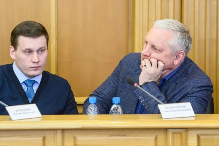 Заседание гордумы, обсуждение протестов в сквере около театра драмы. Екатеринбург