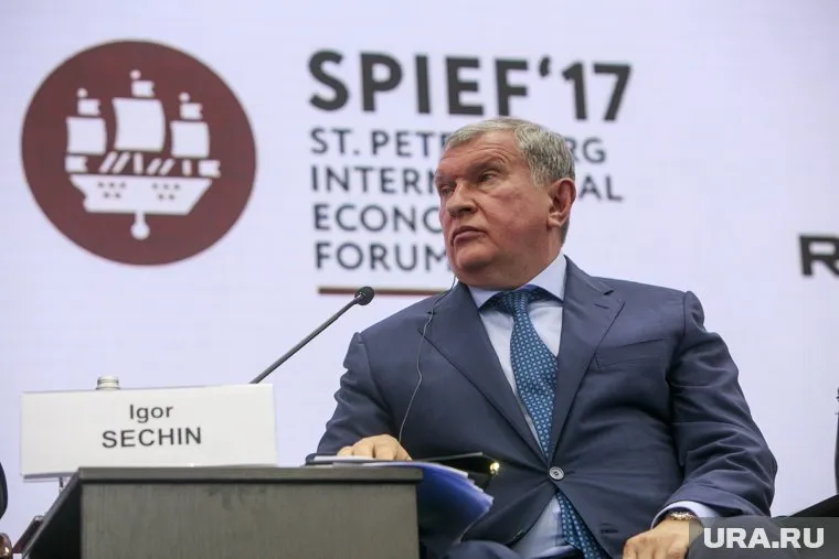 Игорь Сечин подарил главе государства премиальную нефть
