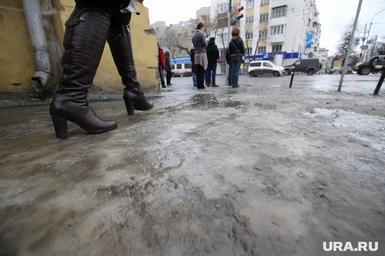 В ближайшие дни уральцев ожидает гололед и снегопады