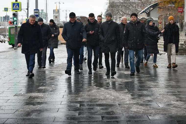 Алексей Орлов осматривает благоустройство в центре города. Екатеринбург