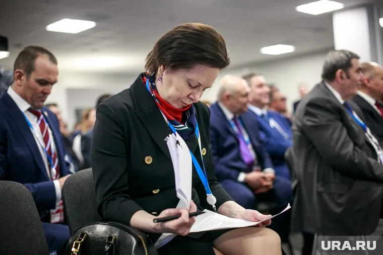 Губернатор Комарова сможет лично изучать декларации югорских чиновников