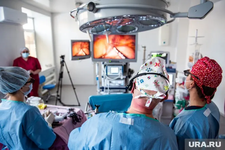 Нейростимулятор вживляли пациенту пять часов (архивное фото)