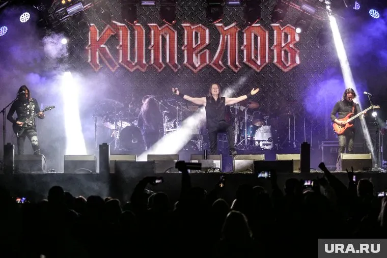 Сургутянин продает автографы группы «Кипелов», чтобы погасить ипотеку