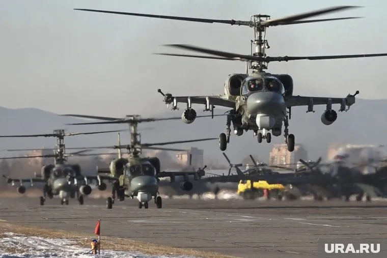 Вертолет Ка-52 «Аллигатор» может развивать свою скорость до 300 км/ч