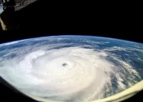 Модели мира обнажились в поддержку жертв урагана «Ирма»