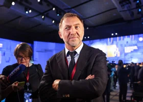 «Хватит плакаться»: Дерипаска высказался о споре банков и маркетплейсов за скидки