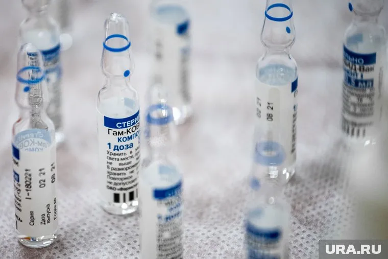 Вакцины не могут редактировать ДНК человека, сказал иммунолог