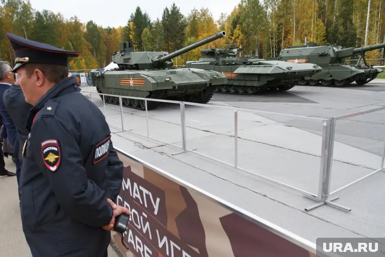 Командиры с помощью «Арматы» смогут управлять другими боевыми машинами