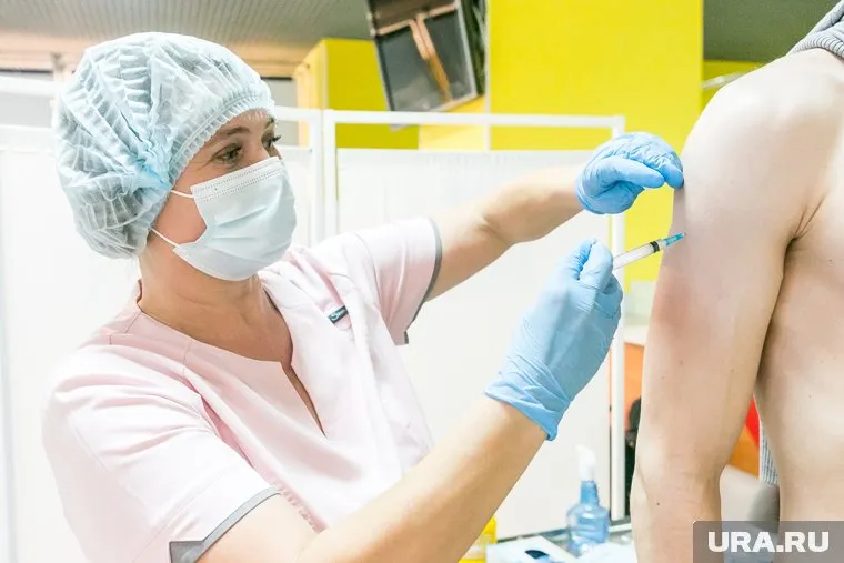 Подростковая вакцина от COVID может поступить в гражданский оборот через три недели