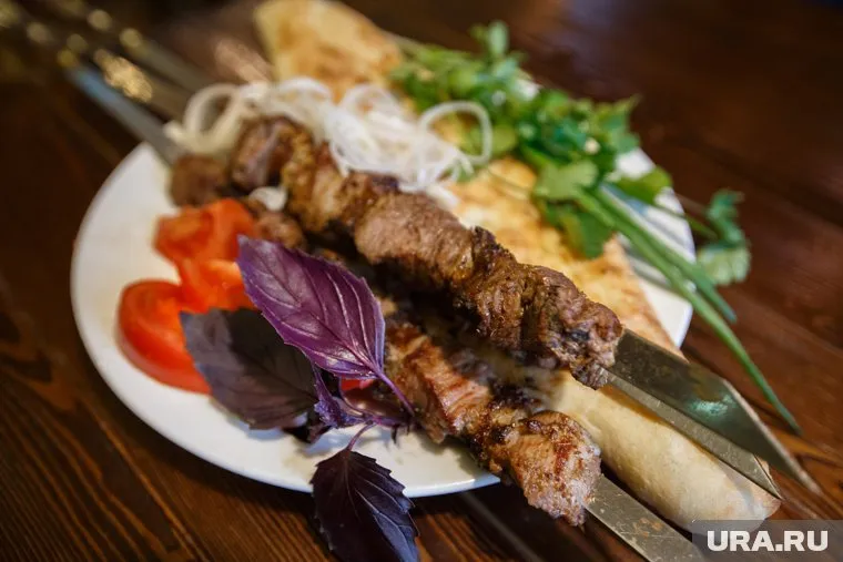 В меню будут шашлыки, плов и русские пироги