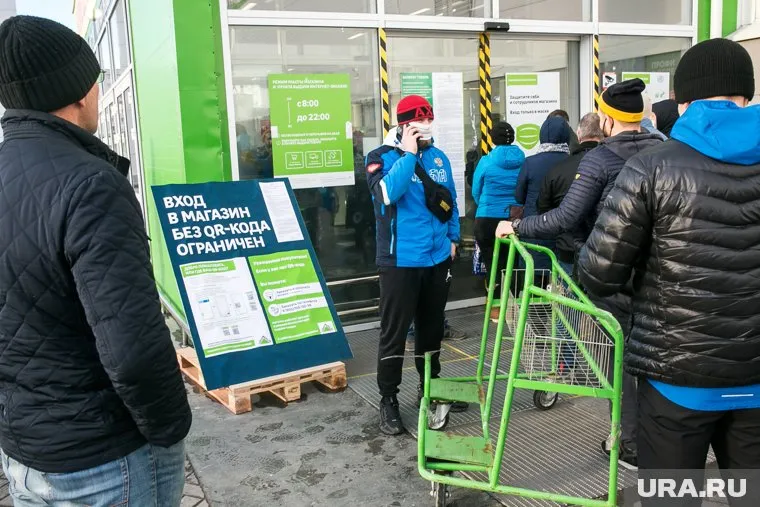Невакцинированным тюменцам разрешено посещать торговые центры по будням до 18 часов