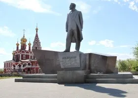 Памятник Красину в Кургане превратили в общественный туалет