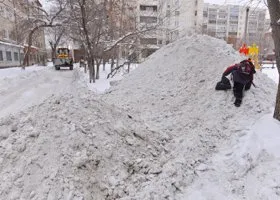Екатеринбуржцы готовы нанять адвоката для снегоуборщика, «похоронившего» школьницу