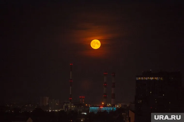 С давних времен люди обращали внимание на смену фаз Луны, отмечая их влияние на природные процессы