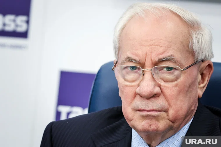 По мнению Азарова, Трамп решил не финансировать Украину, а сосредоточиться на развитии США