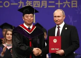 Путин стал почетным доктором в Китае