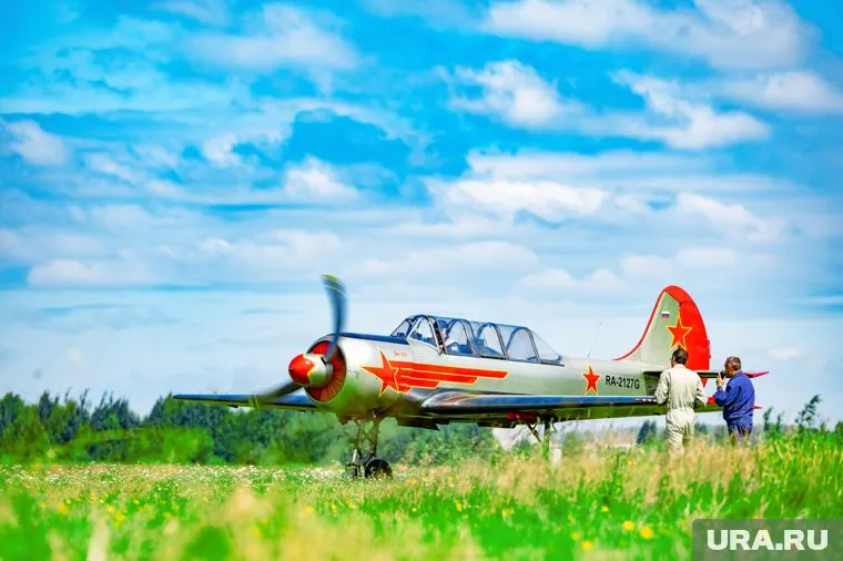 Советский самолет Як-52 столкнулся с китайским Nanchang CJ-6A в США