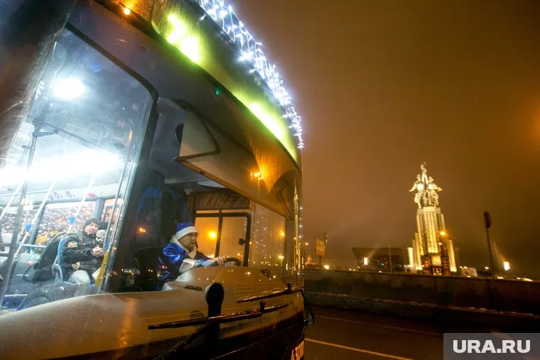 В Москве мужчина накричал на пассажиров автобуса