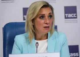 Захарова призвала Запад к ответу за удар по пекарне в Лисичанске