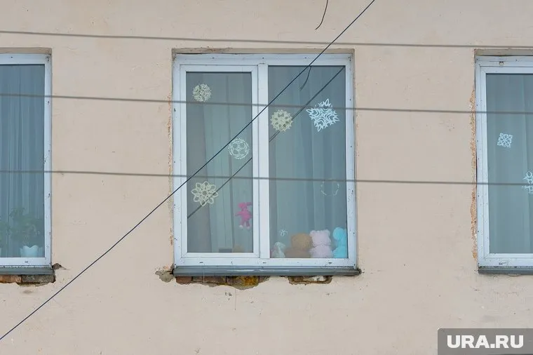 Мужчина упал с четвертого этажа