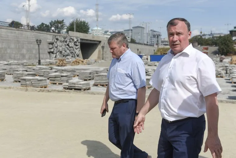 Орлов у дома Севастьянова и на Плотинке. Екатеринбург