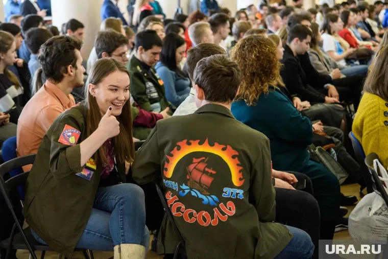 Студенческие отряды помогут расчищать завалы и восстанавливать постройки в Донбассе