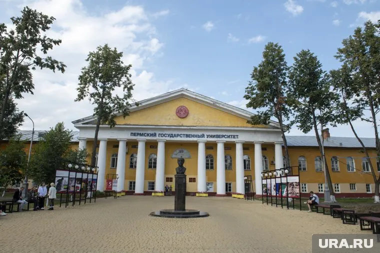 До этого в ПГНИУ сменились еще два декана